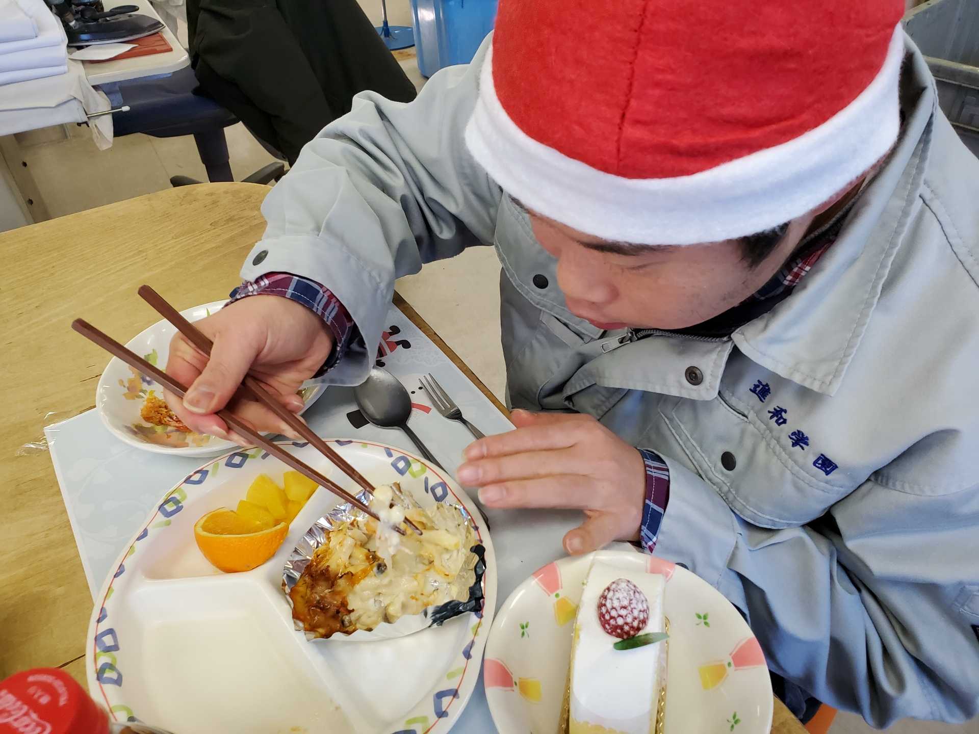 サンメッセしんわ・しんわやえくぼ本人自治会　クリスマスランチ