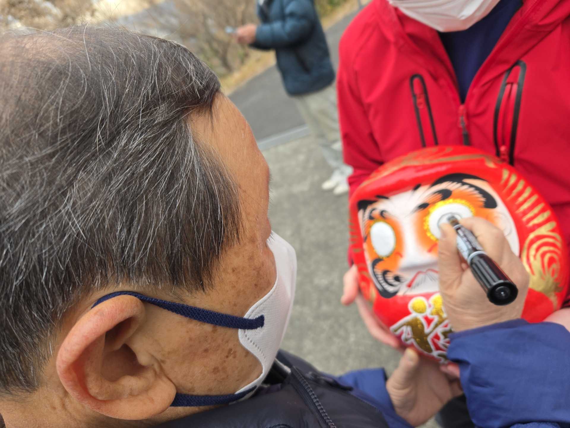 サンメッセしんわ・しんわえくぼ　仕事始め ダルマ目入れ式