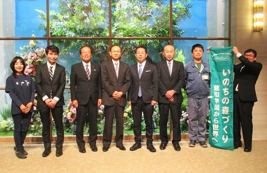 （株）サン・ライフホールディング様へ御礼訪問！～ いのちの森づくり ～