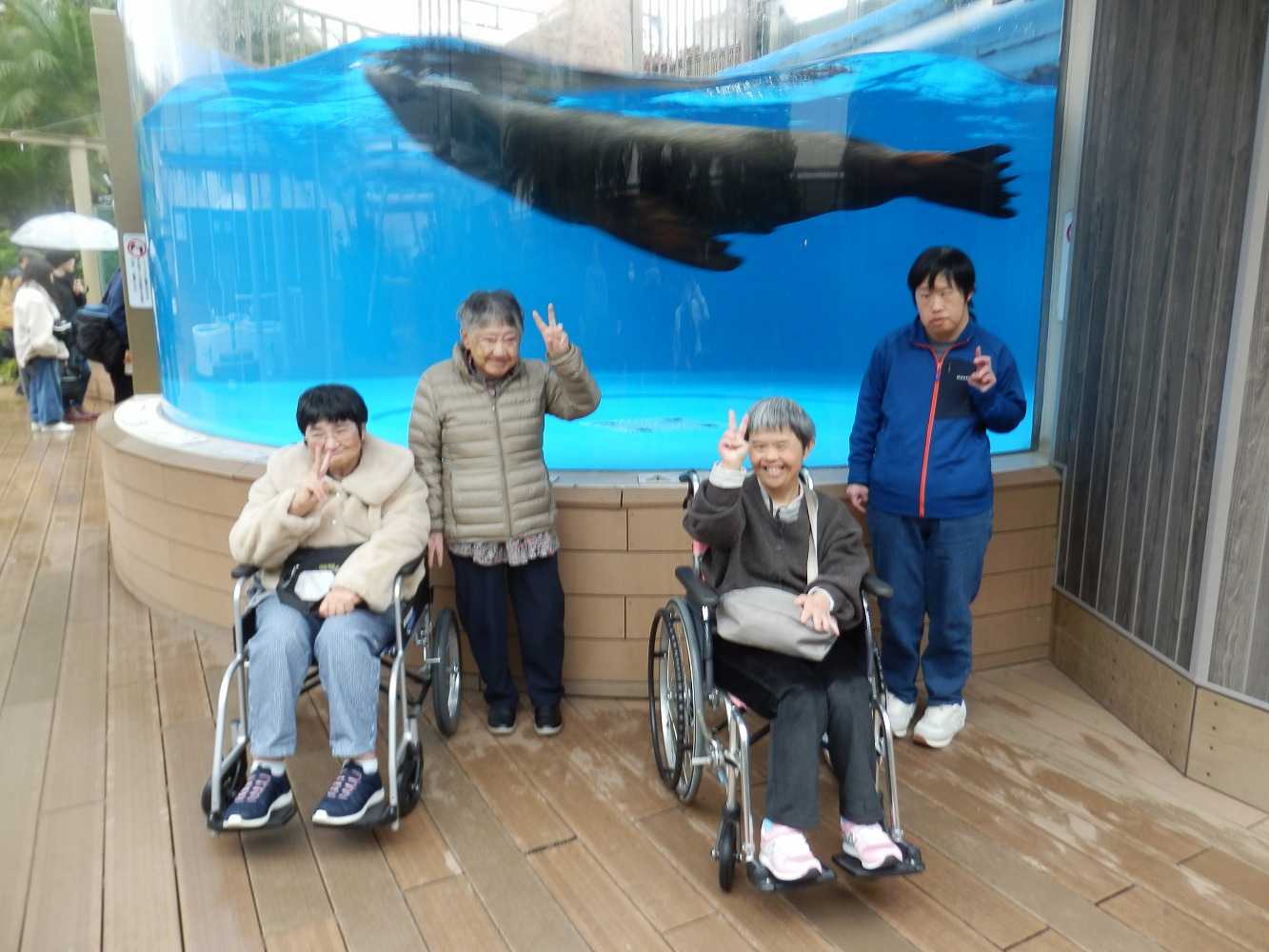 あさひホーム 秋の旅行 - サンシャイン水族館 -